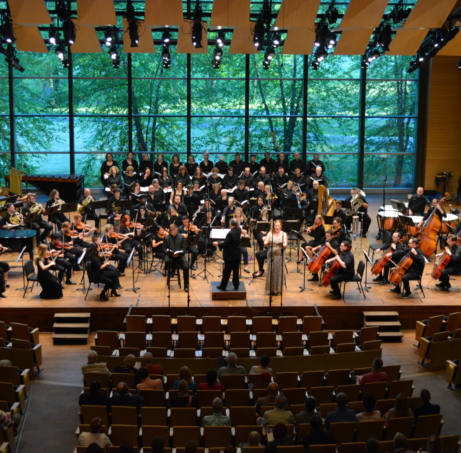 Mostly Modern Orchestra and Albany Pro Musica in concert